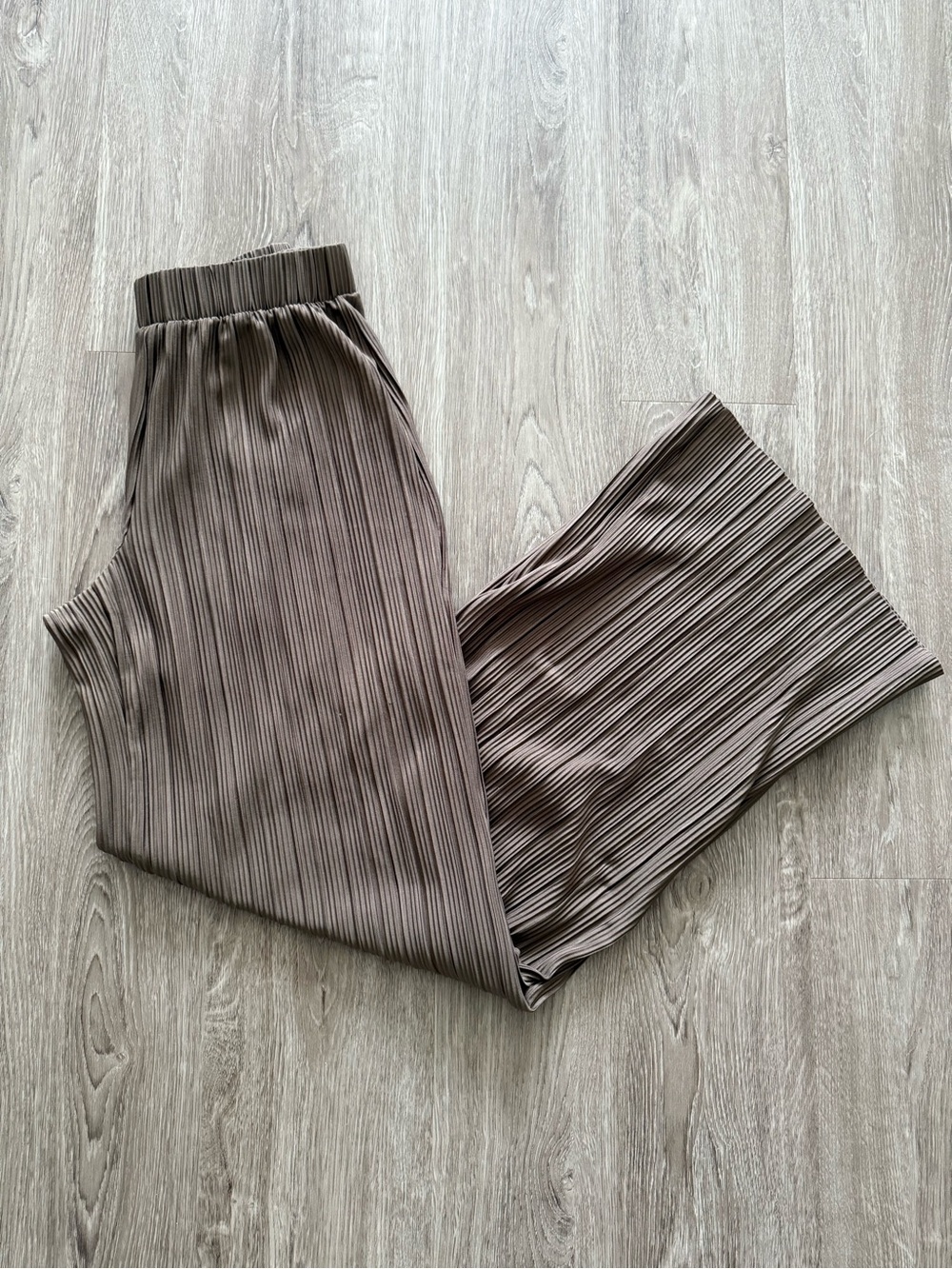 Wide-Leg Pants in Taupe